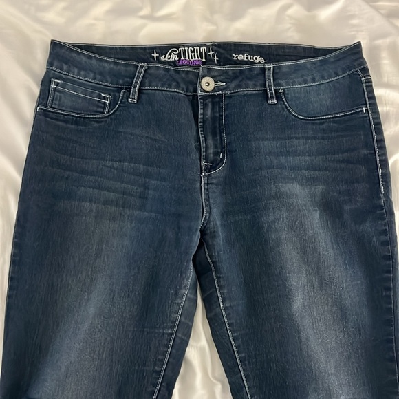 Refuge Skin Tight Leggings - Picture 4 of 11